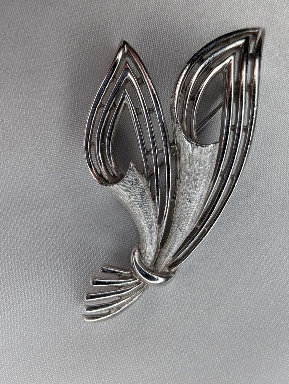 Vintage Crown Trifari Signed Silver Tone Abstract Modernist Ribbon Spray Brooch